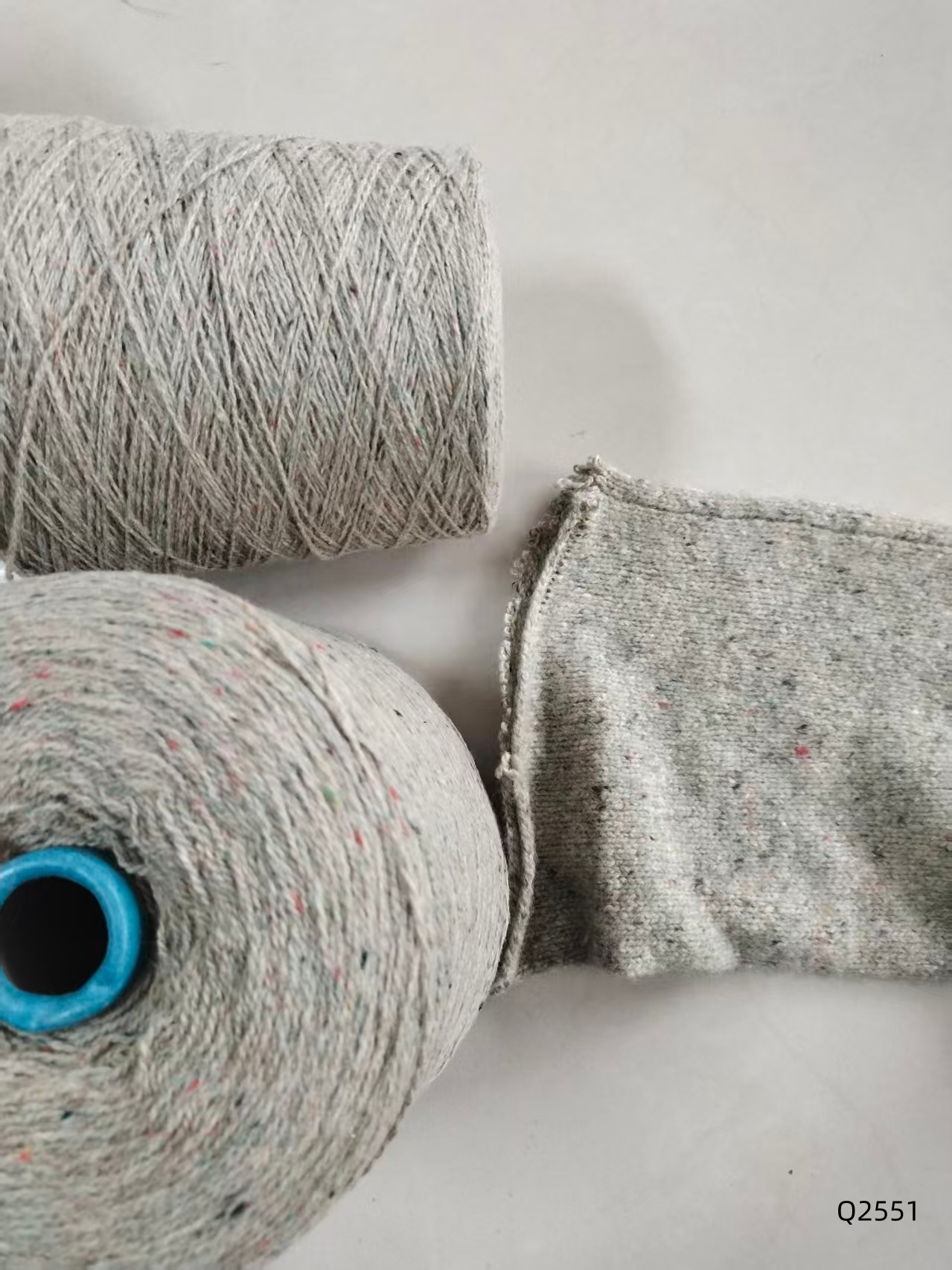 羊絨8.5公支合股Q2551綠色彩點(diǎn)紗