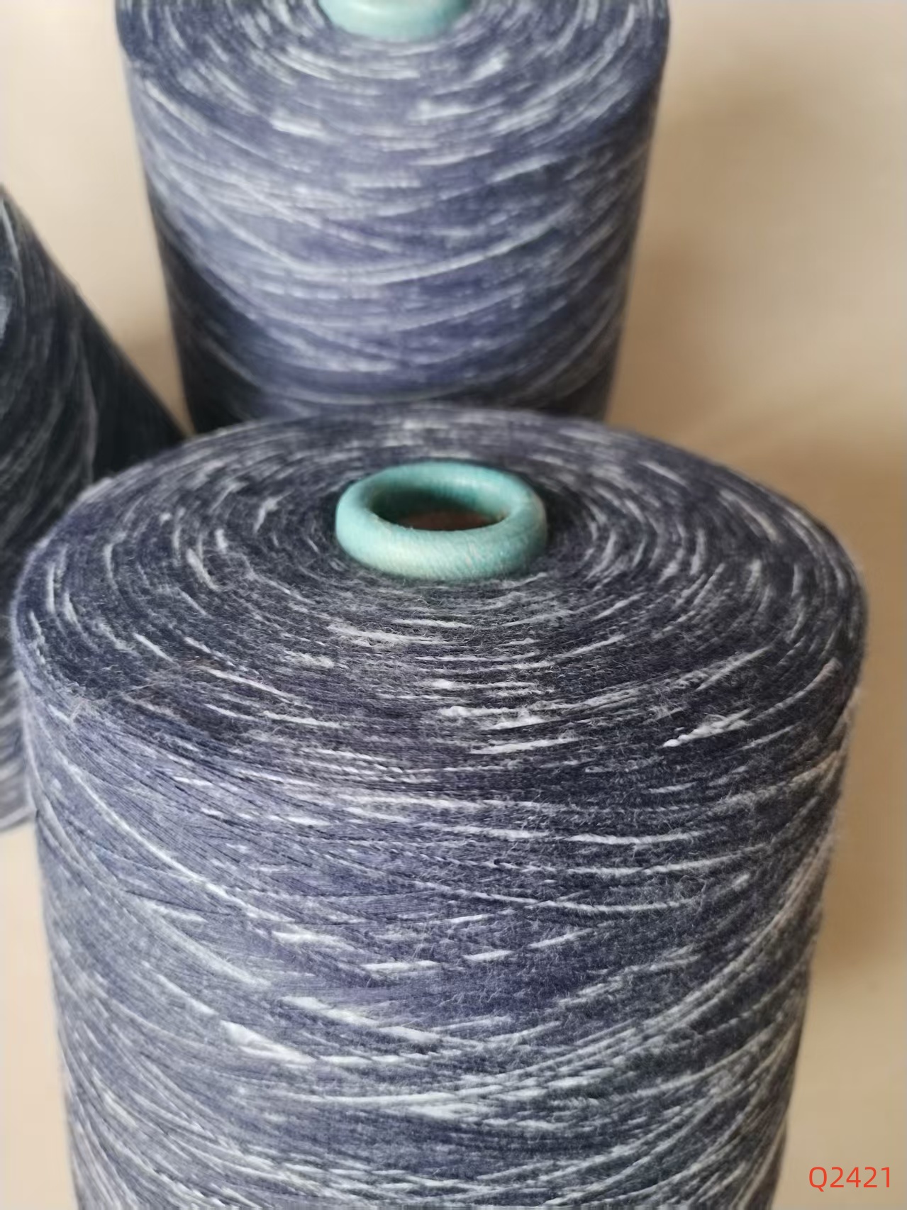 牛仔藍(lán)滌綸16支Q2421段彩紗 牛仔藍(lán)滌綸16支Q2421段彩紗